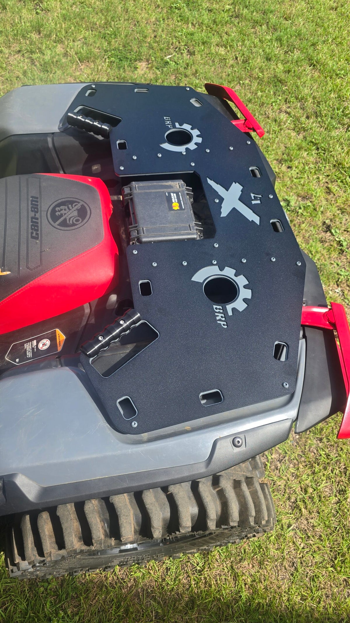 Side view of a Lucky 7 Outlander Gen 3 rear rack with storage case