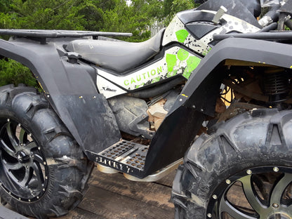 White Can-Am Outlander Gen 1 short frame with Lucky 7 metal floorboards