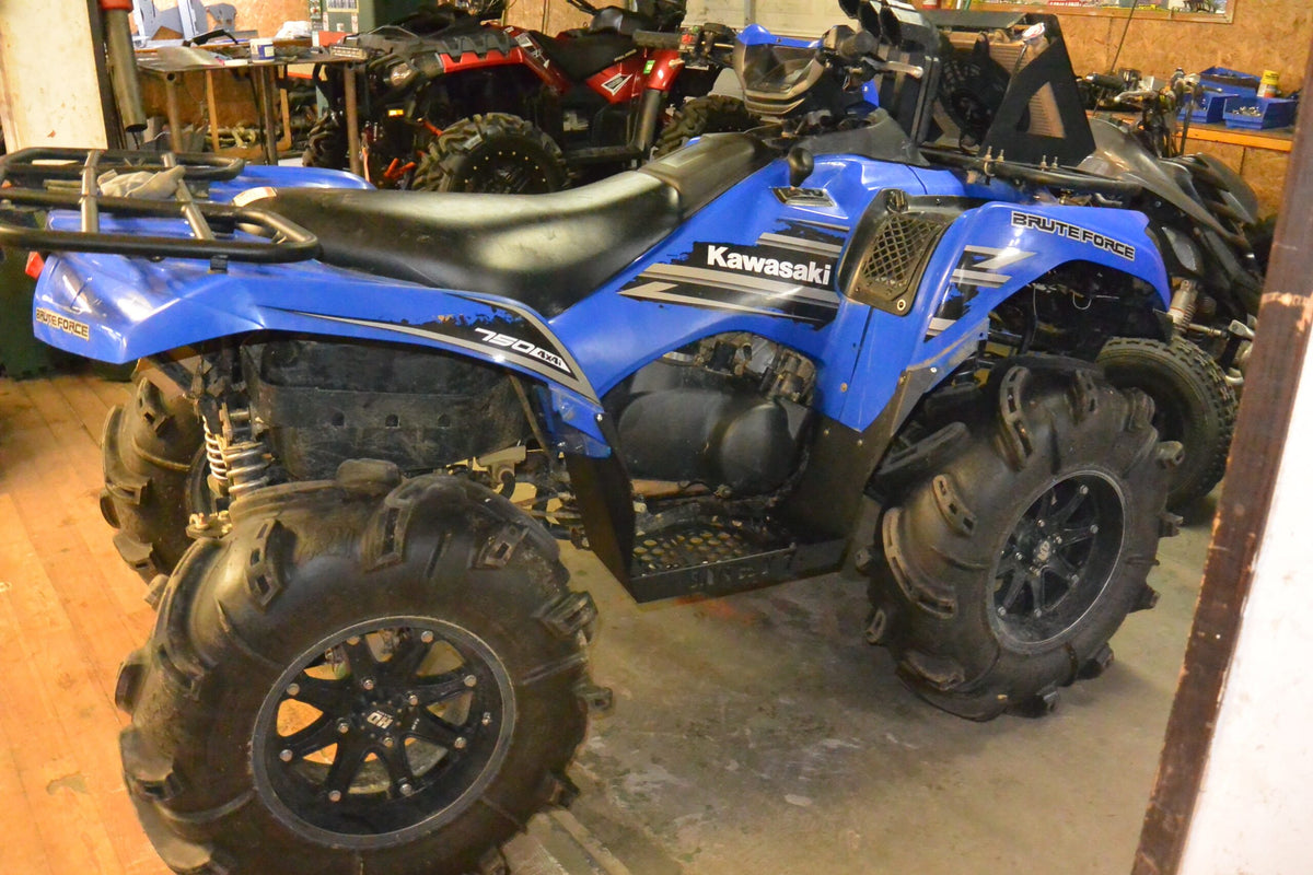 Rear view of a blue Brute Force 750 with Lucky 7 high clearance floorboards